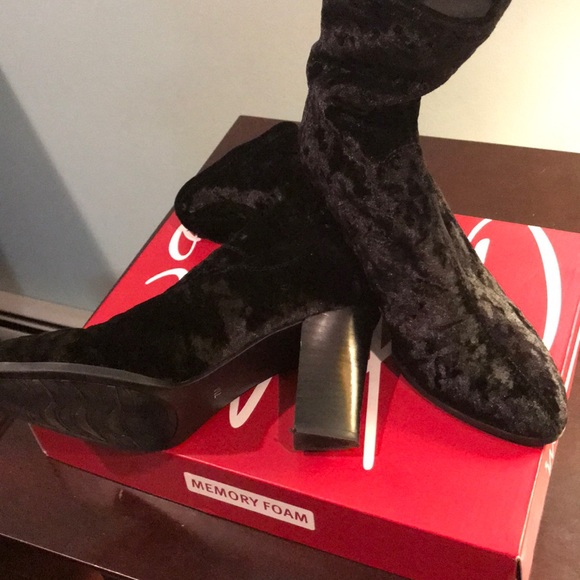 Velvet Boots - Picture 3 of 3